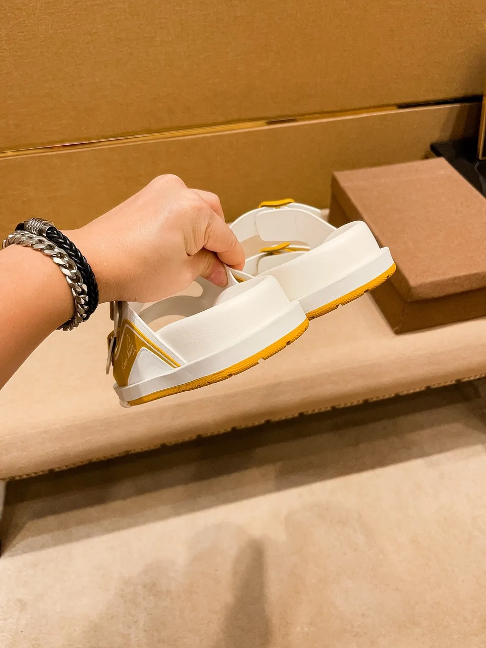 Men's shoes 💰 380 💰 New model on the market 🔥 [LV 🔥 Slippers] High-end 1:1 mold customization of first-layer cowhide, original upgraded version of the outsole, lighter and non-slip. The market's top quality, fashionable and trendy, versatile and popular, simple yet tasteful, a must-have for fashionistas, exuding a fashionable and casual atmosphere, fashion is at your feet, full of confidence, the same style at the counter 👍The season of spring and summer slippers is here, they are super beautiful to wear, 38-44, multiple colors available🔥